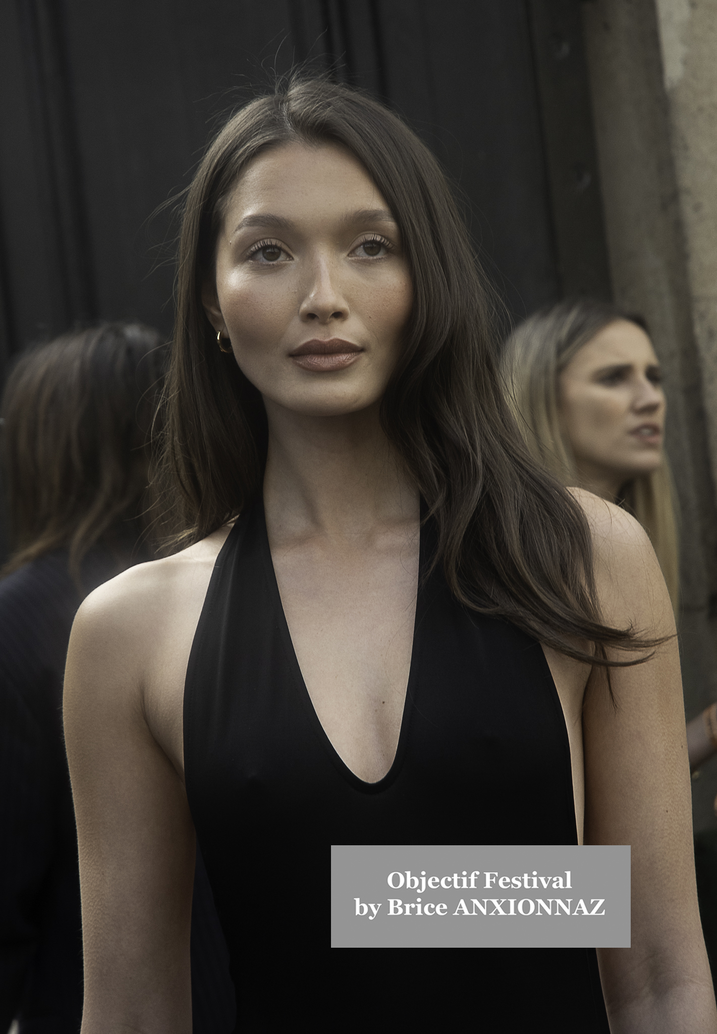 Photo streetstyle de Mary Charteris - Streetstyle photos of guest arrivals at the Nina Ricci show lors du défilé Nina Ricci Spring 2025 à Streetstyle-photos-of-guest-arrivals-at-the-Nina-Ricci-show, Paris Fashion Week le 7 March 2025 par Brice ANXIONNAZ (Objectif Festival)